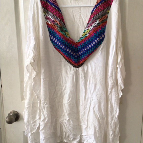 Beautiful white with trim beach cover up - Picture 2 of 2